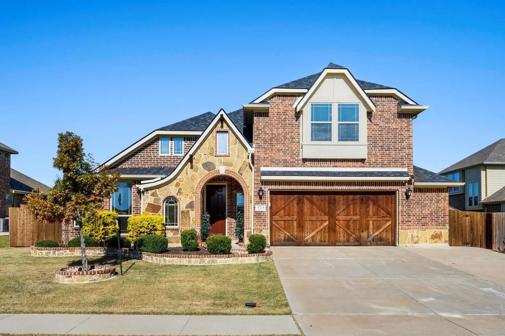523 Stillwater Drive, Waxahachie