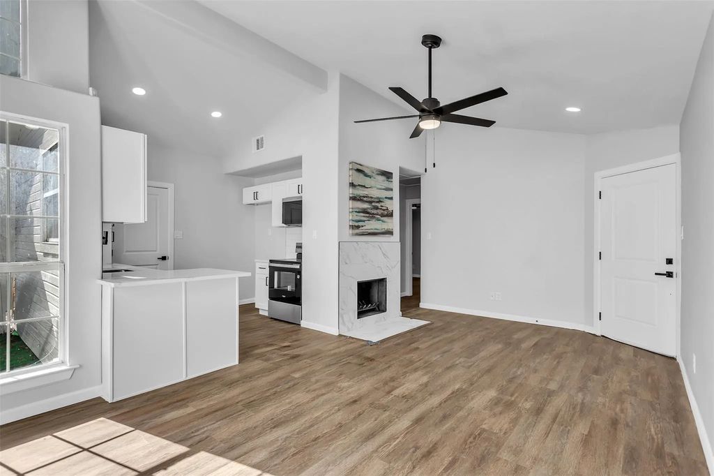 17676 Kelly Boulevard, Dallas