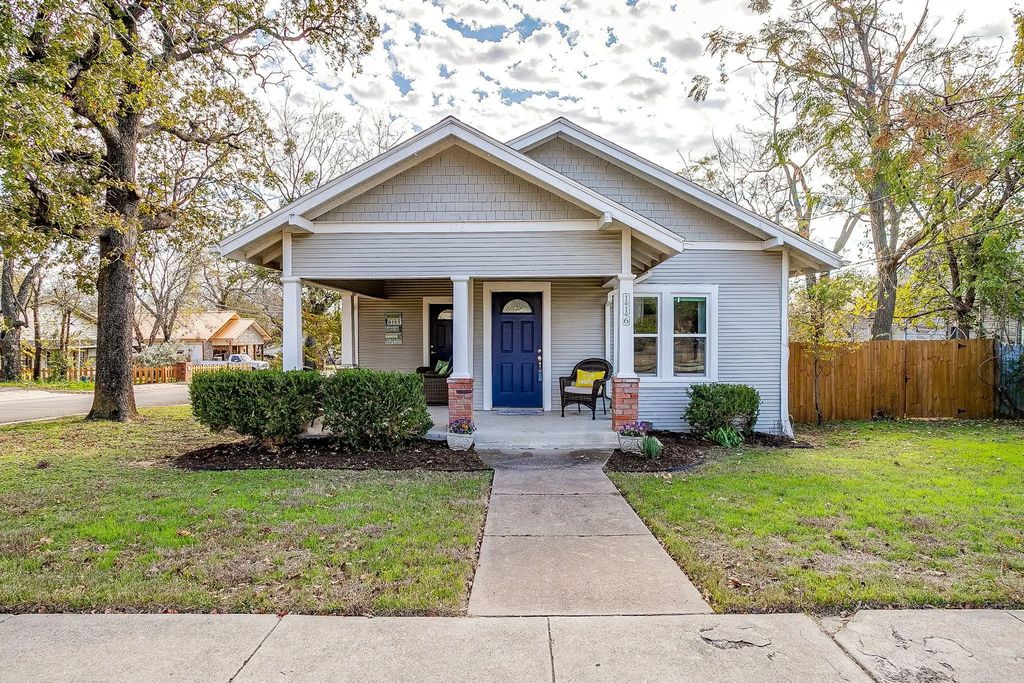 116 E Akard Street, Weatherford