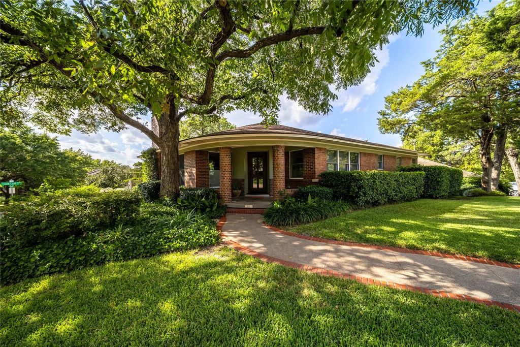 903 Bison Trail, Dallas