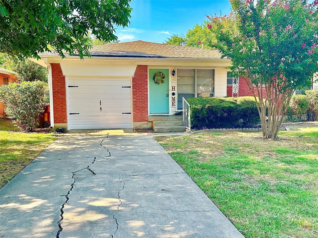 817 Laguna Drive, Denton