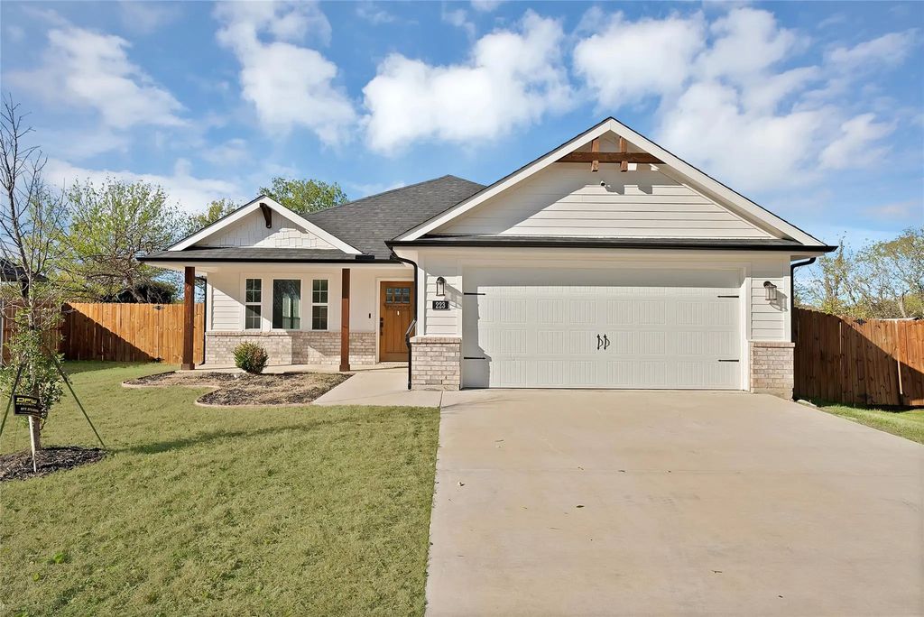 223 Jones Street, Sanger