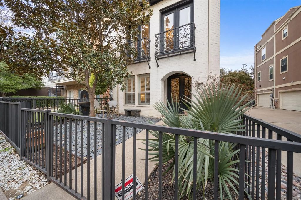 3605 Live Oak Street, Dallas