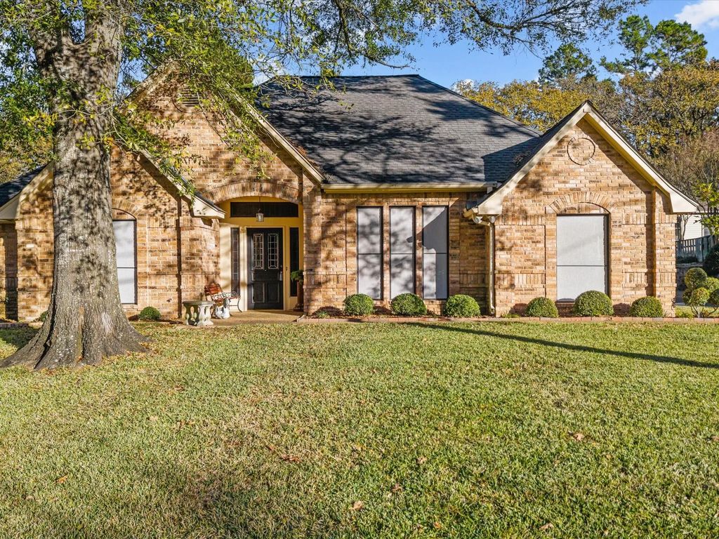 323 Hideaway Lane E, Hideaway