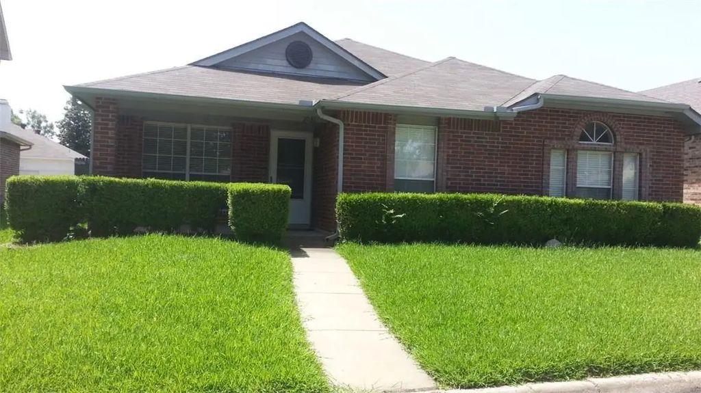 2030 Oak Creek Court, Garland