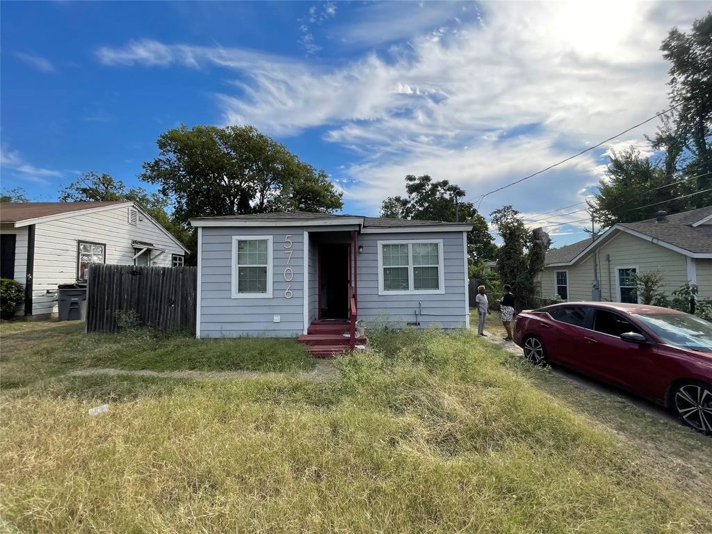 5704 Pickfair Circle, Dallas