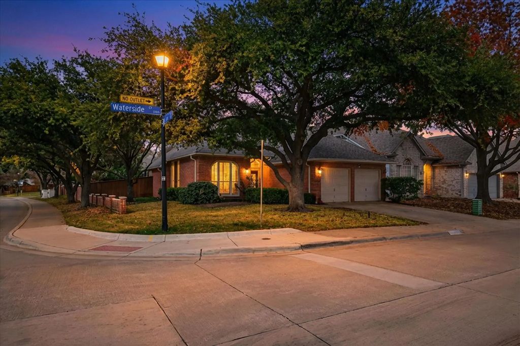 3765 Waterside Court, Addison