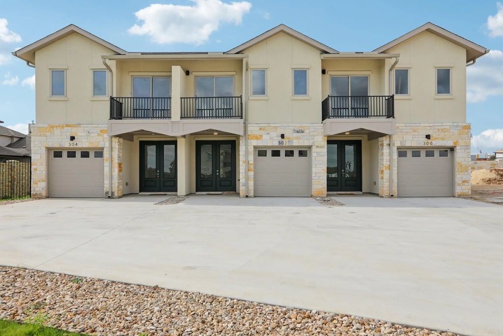 300, 302, 304 Tesla Circle, Round Rock