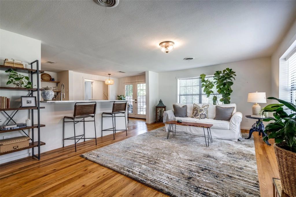 5415 Dartmouth Avenue, River Oaks