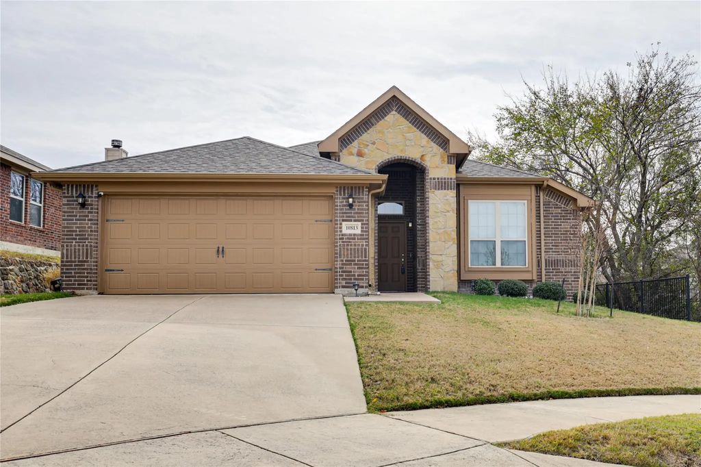 10813 Valor Trail, Fort Worth