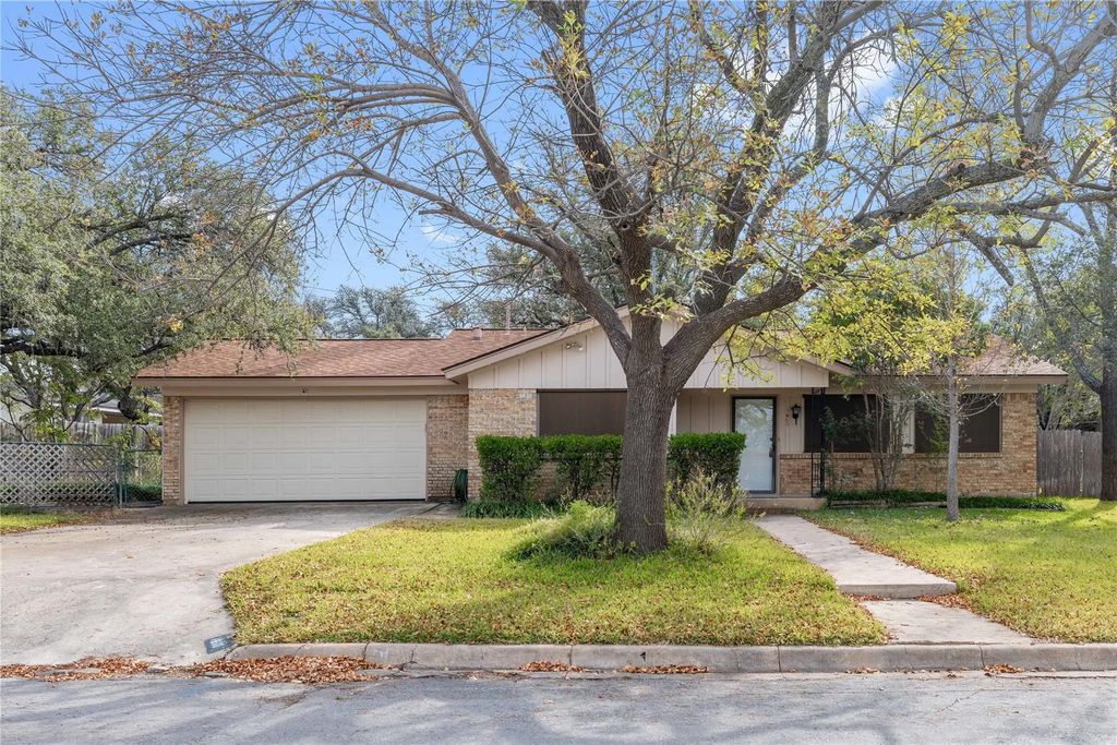 1600 Broadmoor Drive, Brownwood