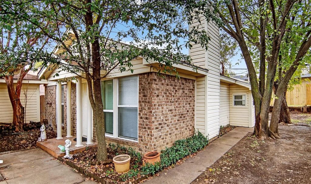 2807 Woodmont Trail, Fort Worth