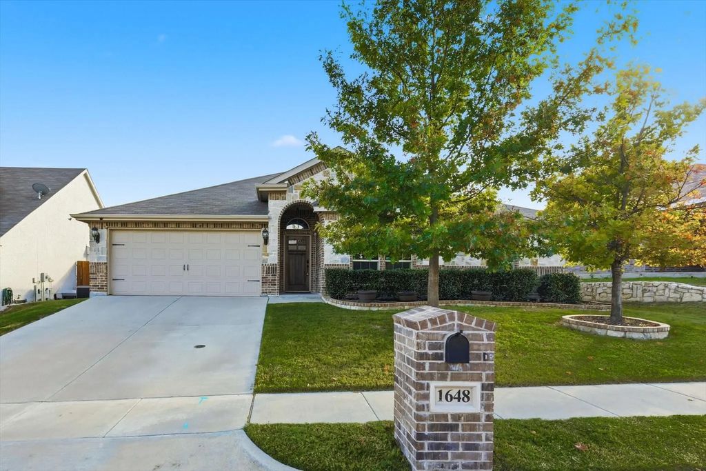 1648 Signature Drive, Weatherford