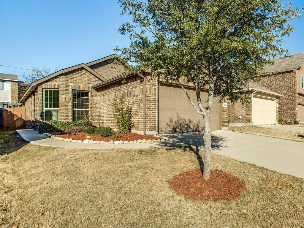 1325 Briarwood Drive, Azle