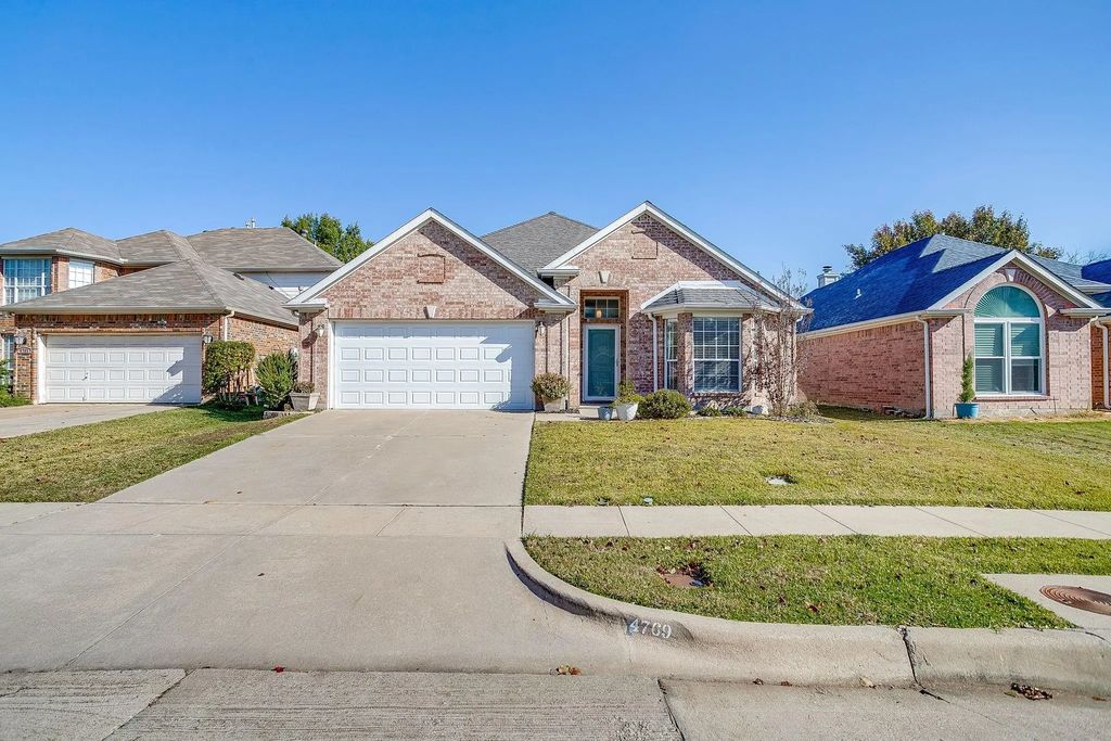 4769 Parkmount Drive, Fort Worth