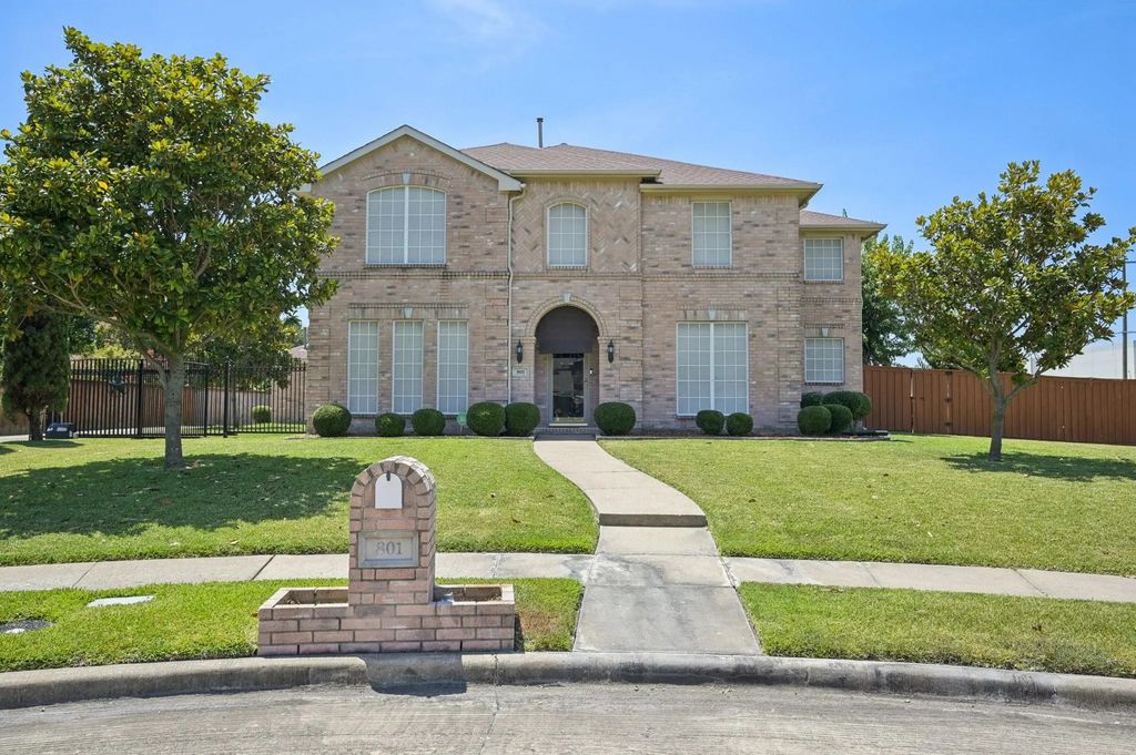801 Lakedale Court, Mesquite
