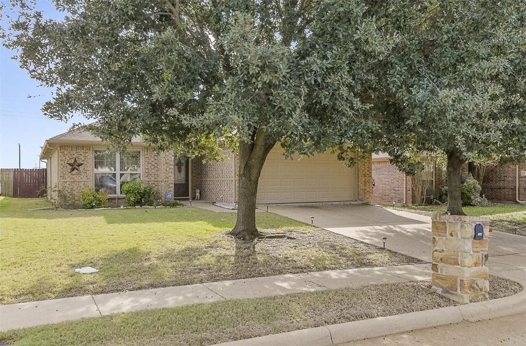 116 Oregon Trail, Waxahachie