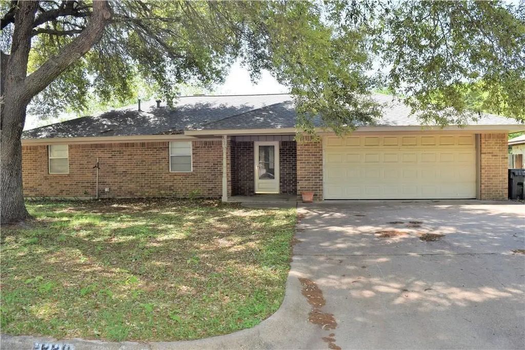 3220 Oakridge Drive, Corsicana