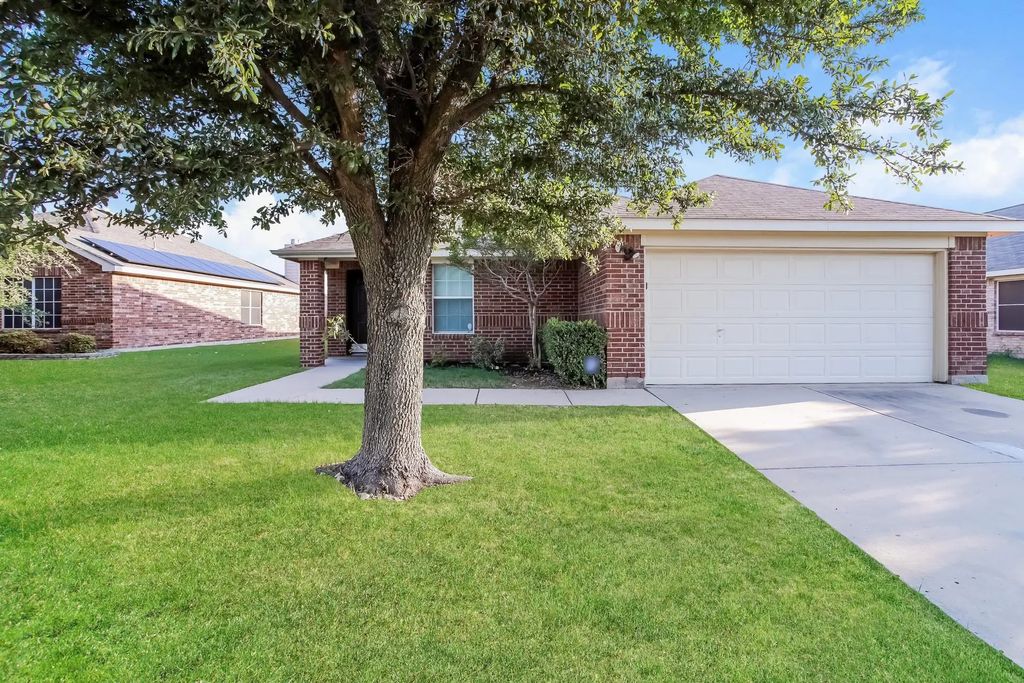 1208 Mountain Peak Drive, Fort Worth