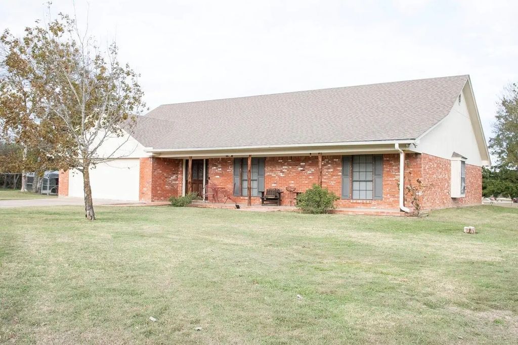 1007 Huisach Street, Mexia
