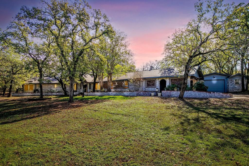 1345 Broad Valley Court, Burleson