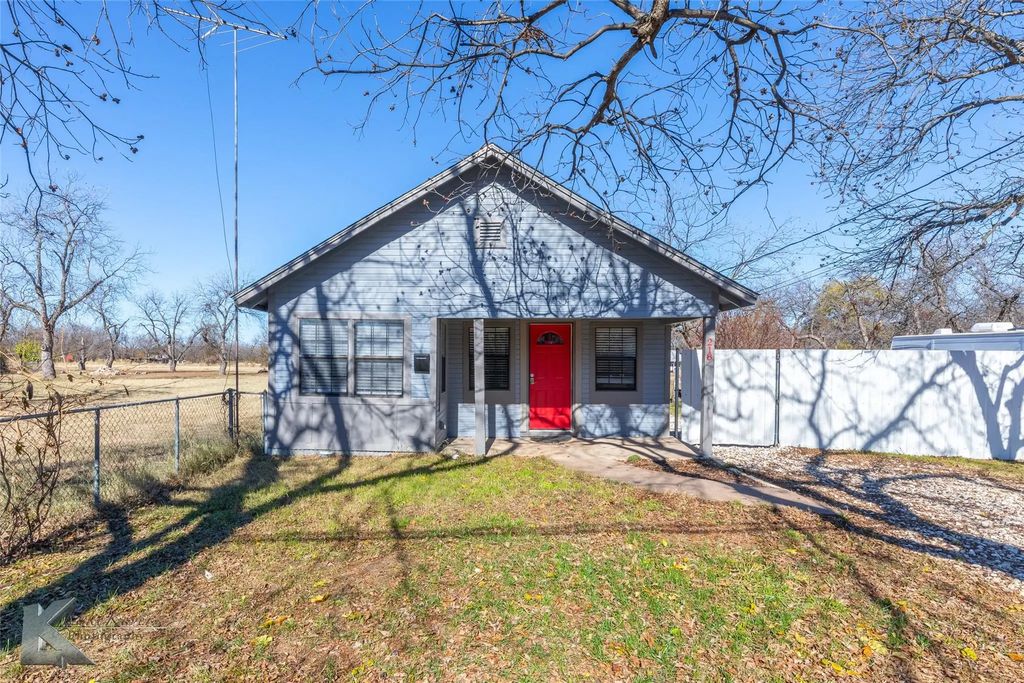 218 N 4th Street W, Clyde