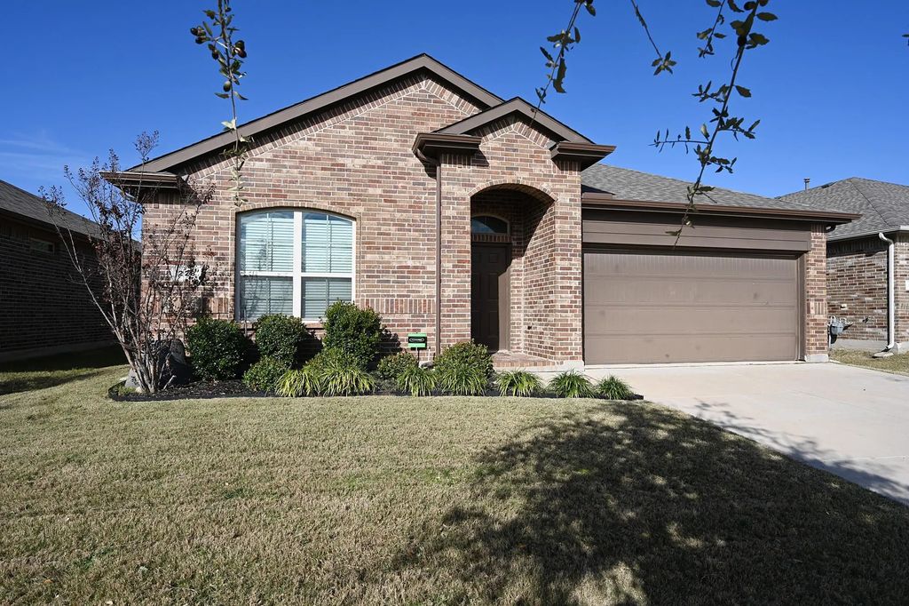 228 Red Fox Lane, Denton