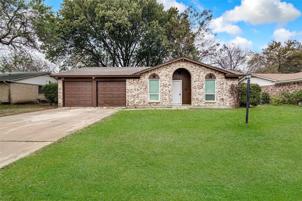 508 Oak Street, Burleson