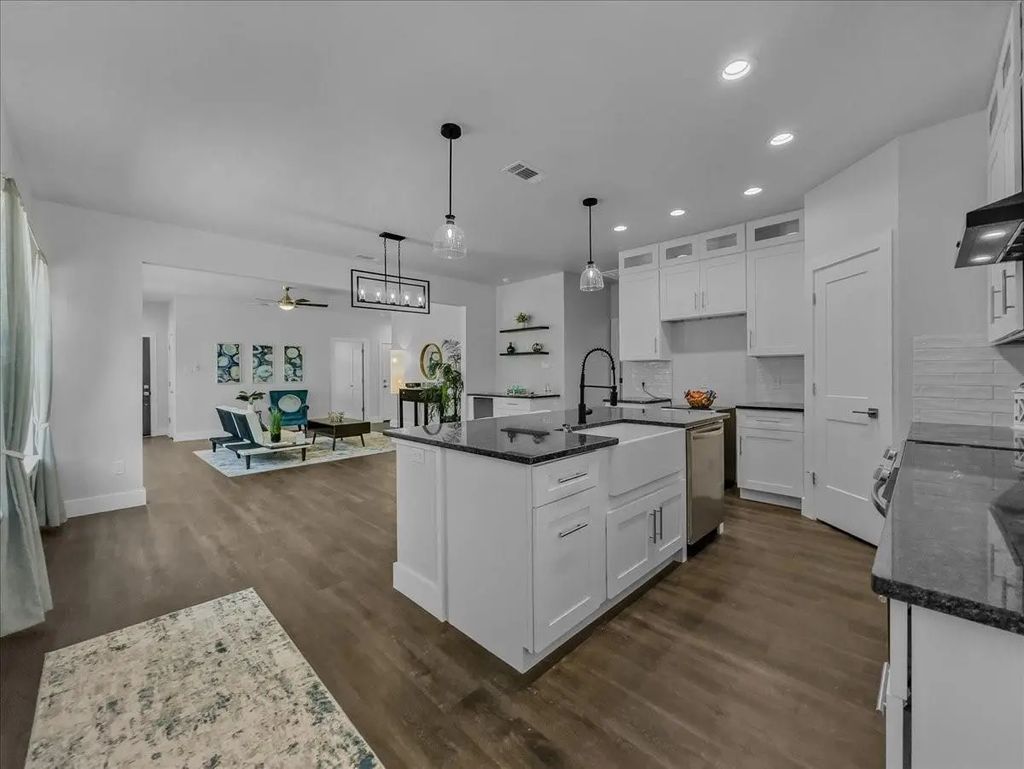 3612 Broken Bow Drive, Granbury