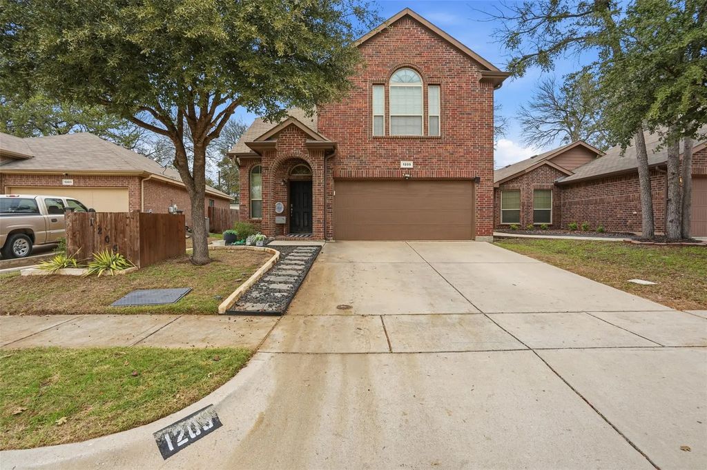 1205 Briarwood Drive, Azle