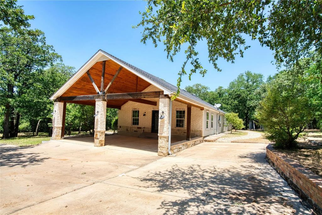 420 North Road, Kennedale