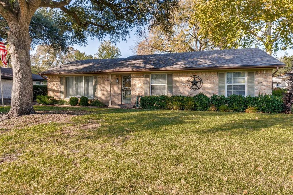 2977 Selma Lane, Farmers Branch