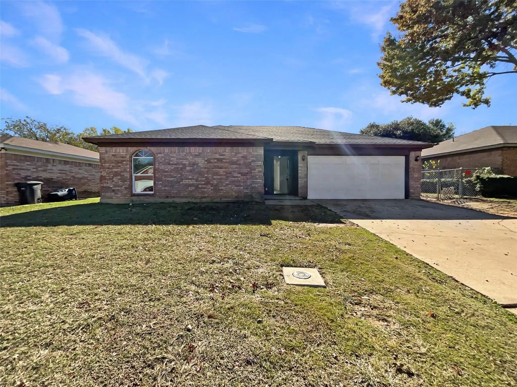 5716 Burton Avenue, Fort Worth