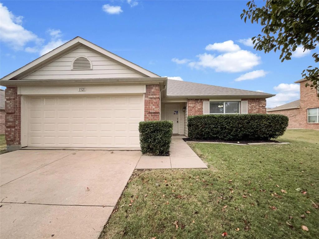 1521 Waters Edge Drive, Glenn Heights