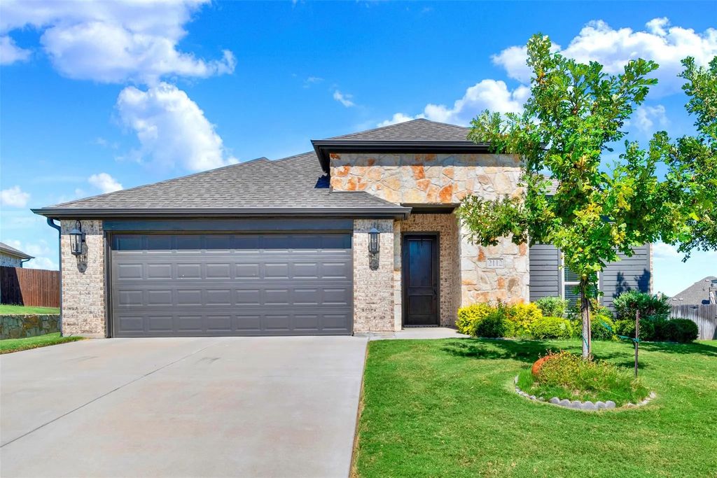 2112 Hill Crest Court, Weatherford