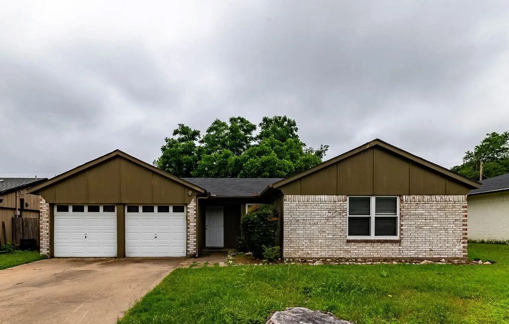 513 Charlyne Drive, Burleson