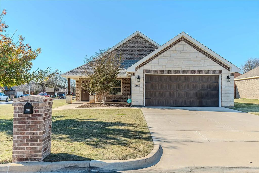 101 Elk Cove, Stephenville