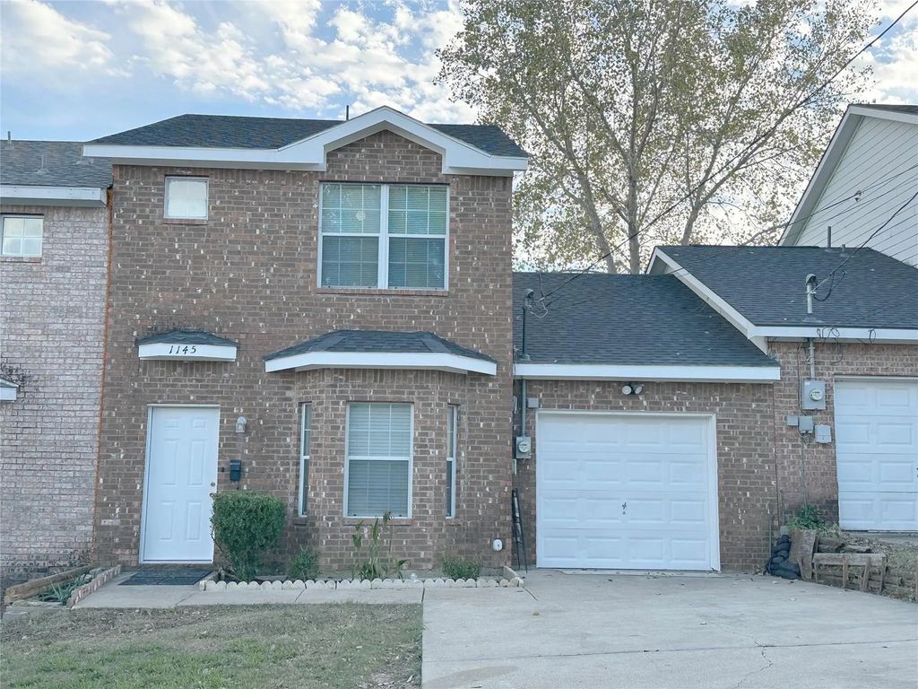 1145 College Street, Grand Prairie