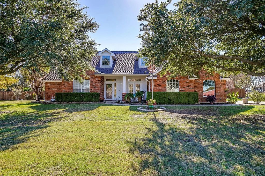 126 Hunters Glen Drive, Waxahachie