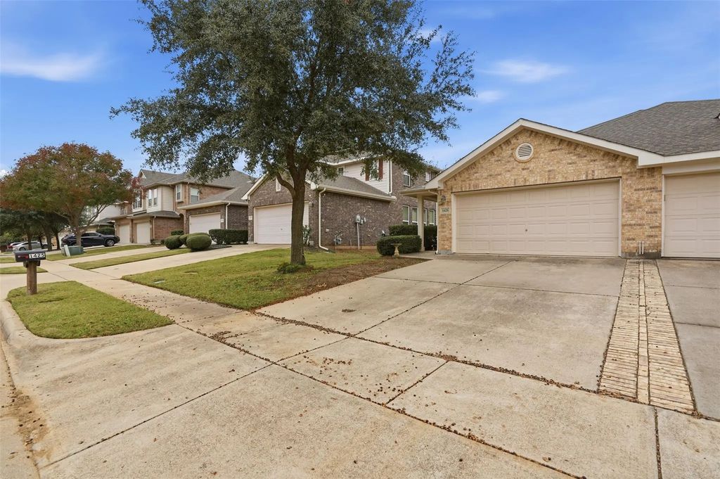 1425 Ravenwood Drive, Mansfield