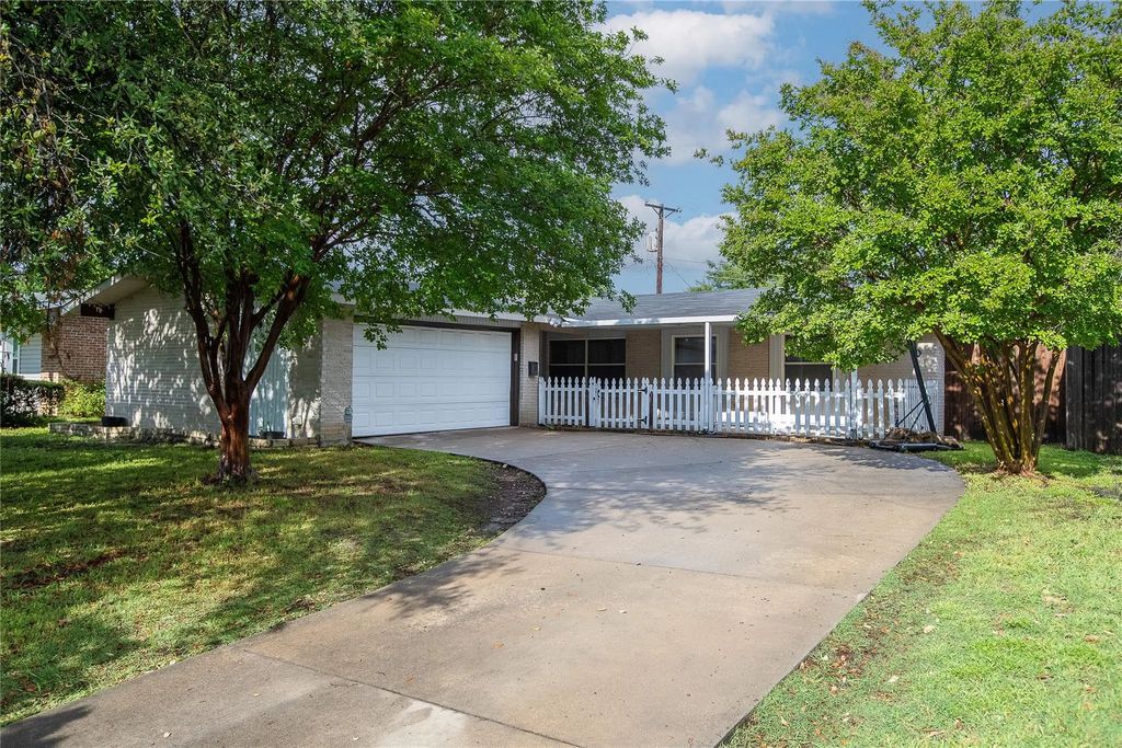 11850 High Valley Drive, Dallas