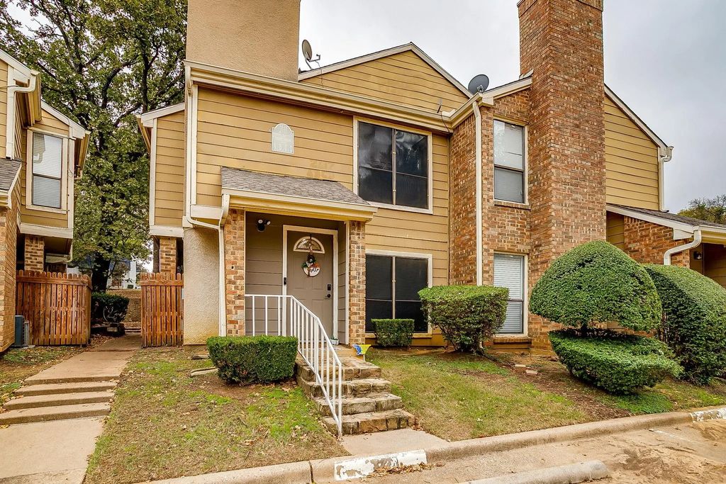 2117 Park Willow Lane D, Arlington