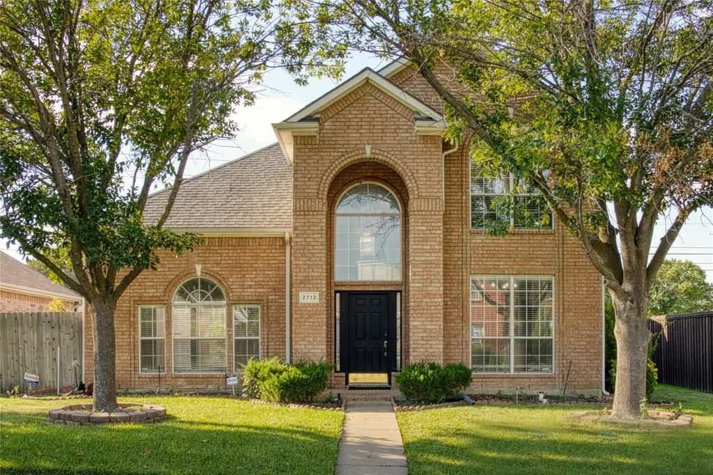 2712 Summertree Drive, Carrollton
