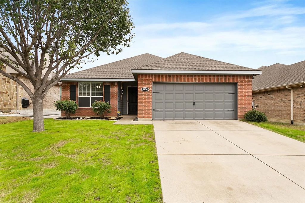 9404 Tierra Verde Drive, Fort Worth