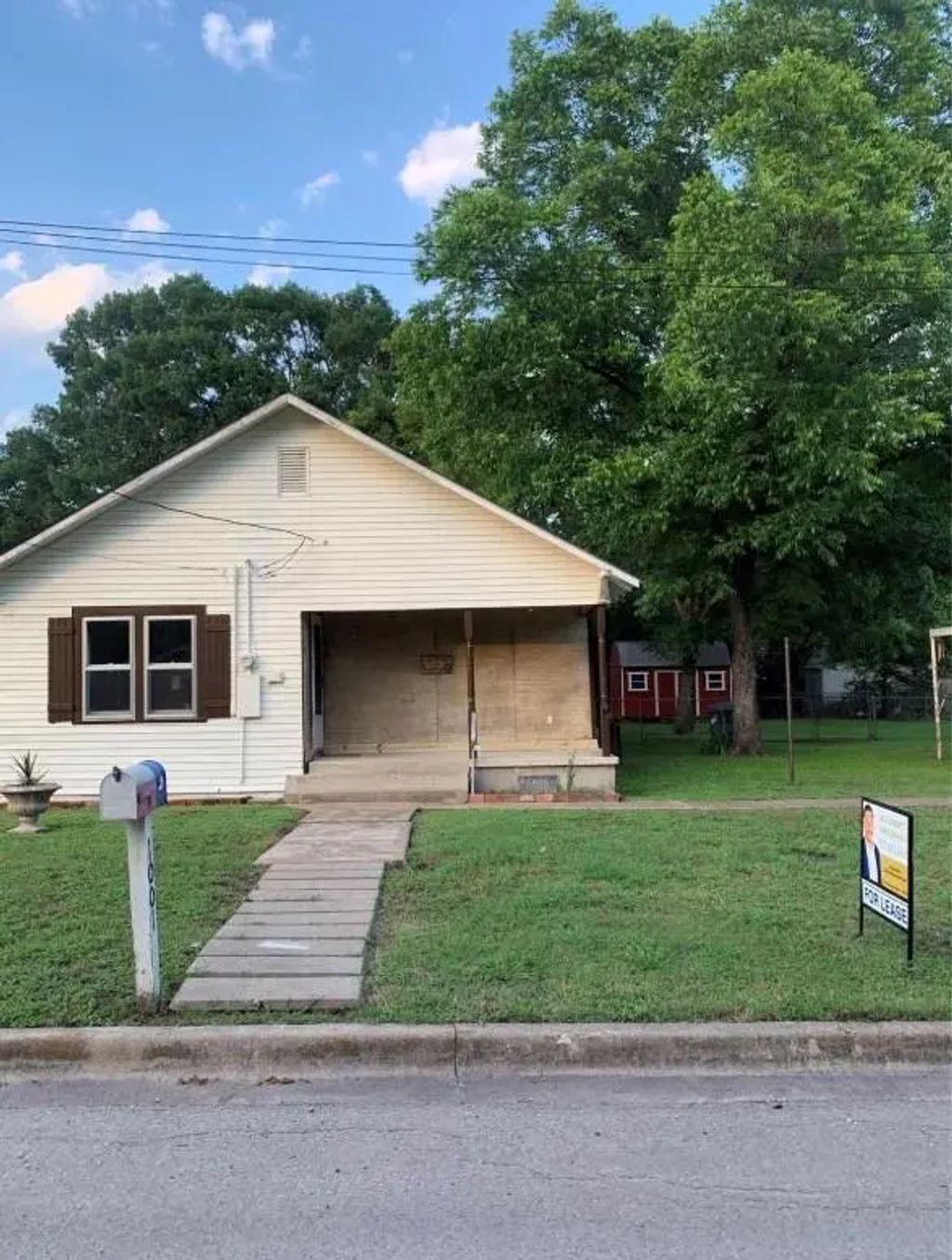 1001 S 27th Street, Corsicana