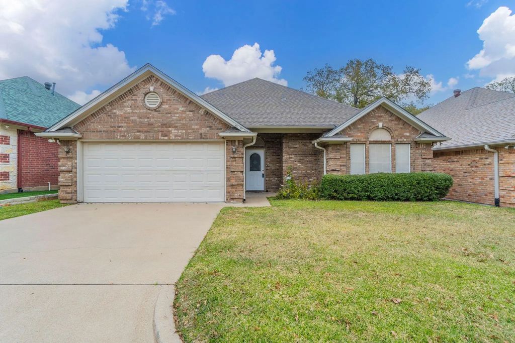 1037 Austin Court, Weatherford