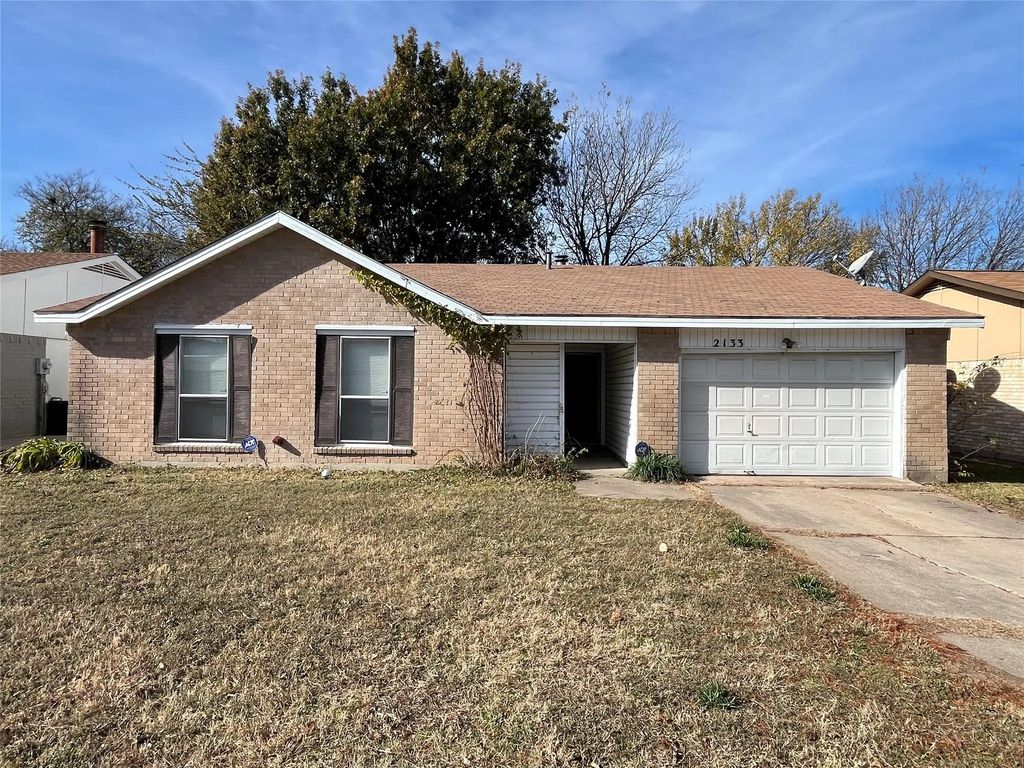2133 Quail Hollow Drive, Grand Prairie