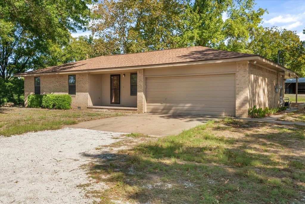 2711 Tin Top Road, Weatherford