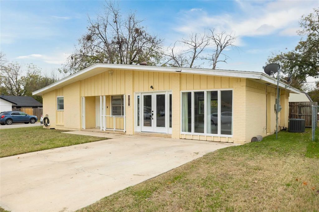 2215 13th Street, Brownwood