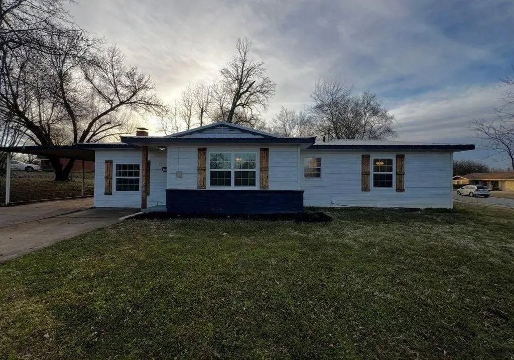 2430 Cypress Drive, Paris